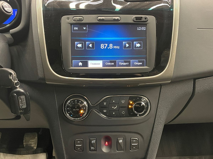 Renault Sandero, 2015г., передний привод, механика