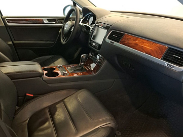 Volkswagen Touareg, 2010г, передний привод, автомат