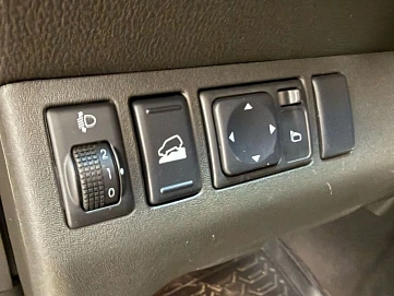 Nissan Pathfinder, 2011г., полный привод, механика