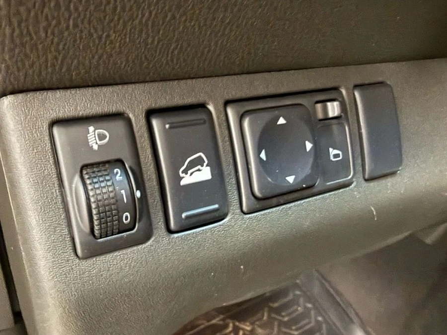Nissan Pathfinder, 2011г., полный привод, механика
