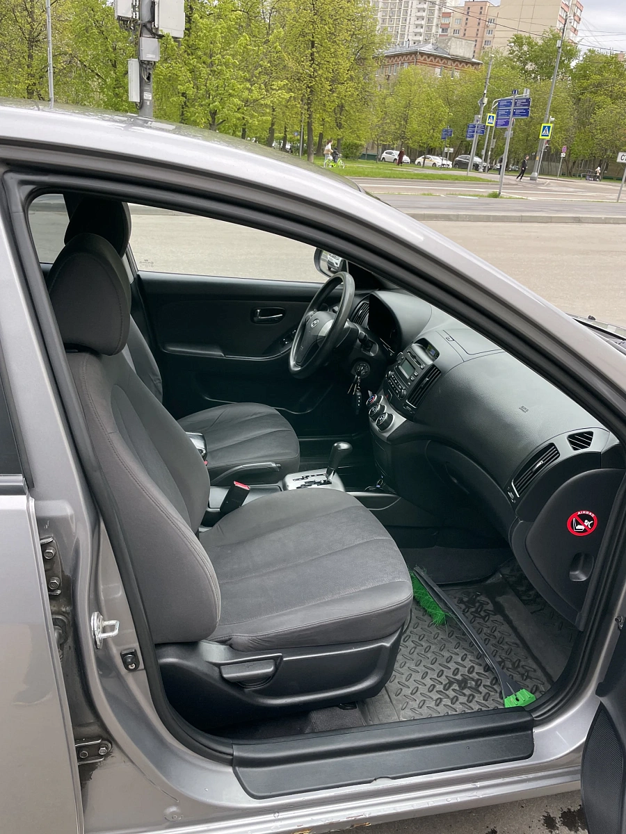 Hyundai Elantra, 2010г., передний привод, автомат