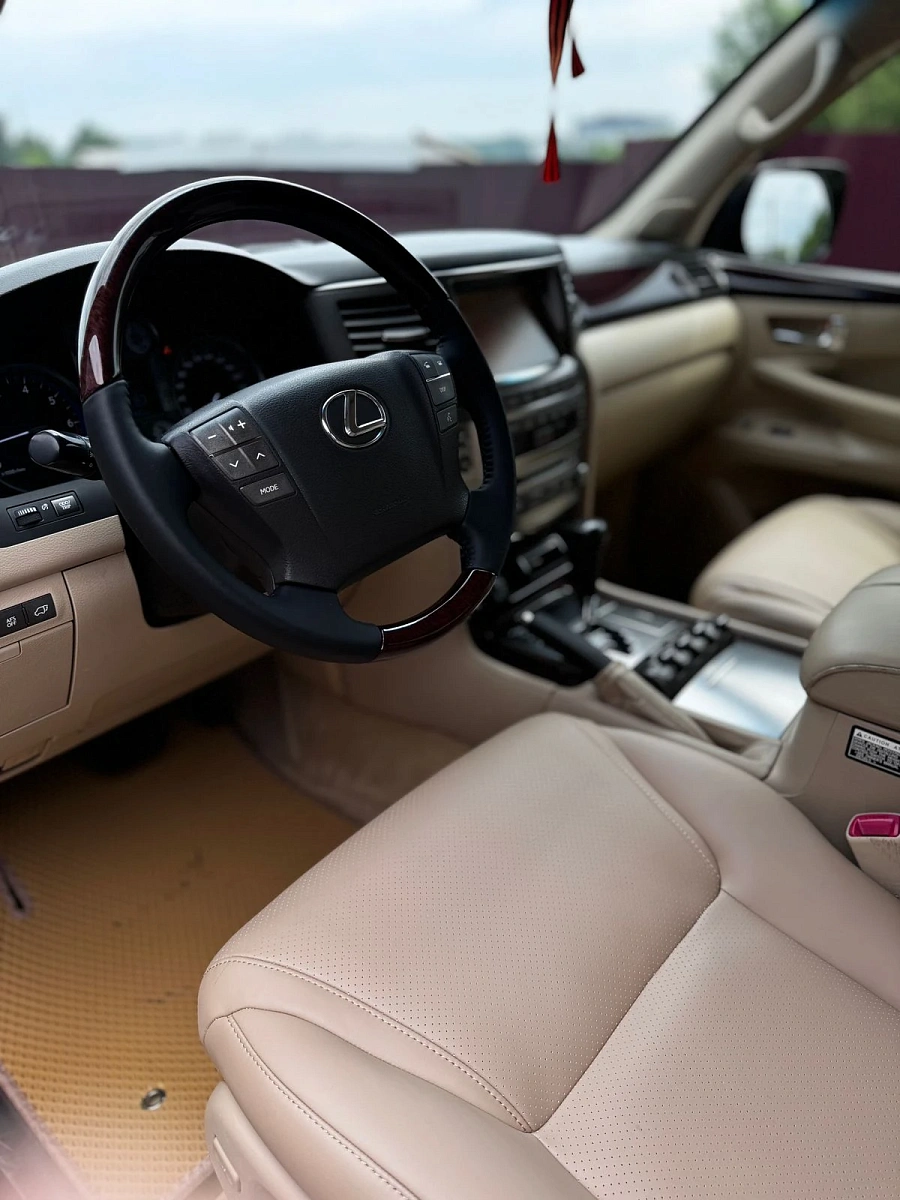 Lexus LX, 2011г., полный привод, автомат