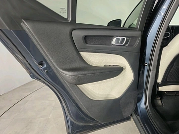 Volvo XC40, 2021г, полный привод, автомат