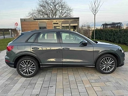 Audi Q3, 2023г, передний привод, робот