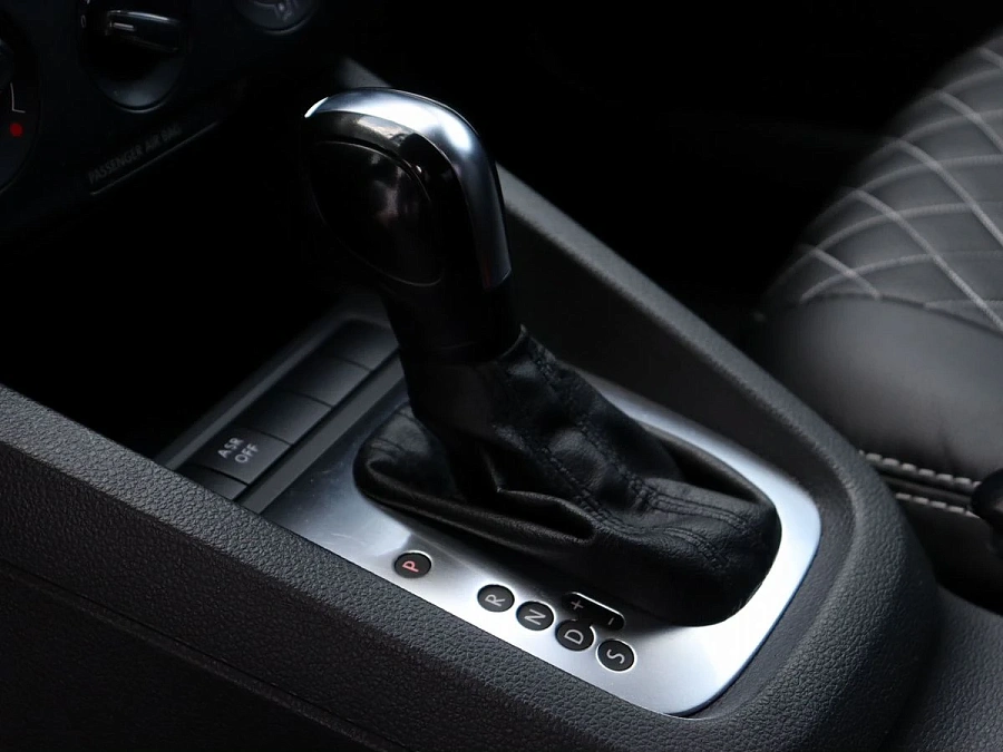Volkswagen Jetta, 2013г., передний привод, автомат