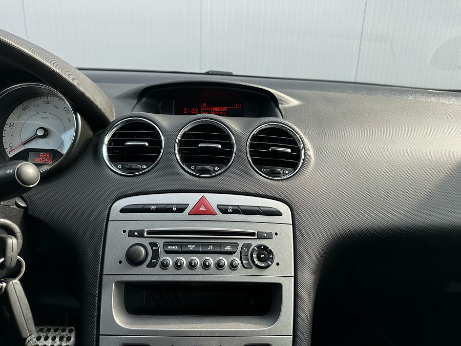 Peugeot 408, 2015г., передний привод, автомат