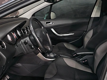 Peugeot 308, 2010г., передний привод, автомат