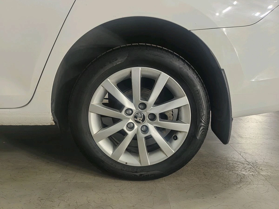 Skoda Rapid, 2021г., передний привод, робот