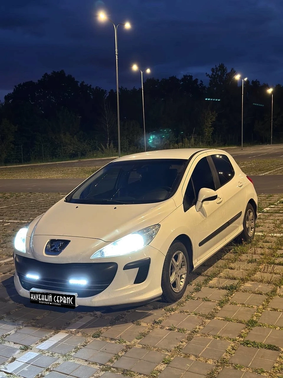 Peugeot 308, 2009г., передний привод, автомат