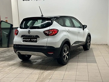 Renault Kaptur, 2022г, передний привод, вариатор