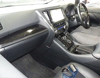 Toyota Alphard, 2018г, полный привод, вариатор