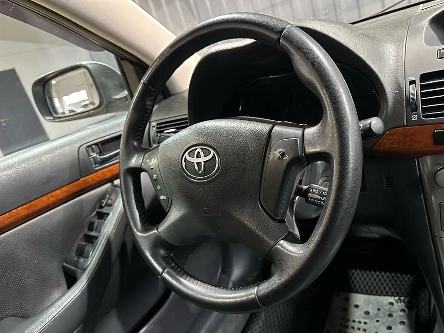 Toyota Avensis, 2004г., передний привод, автомат
