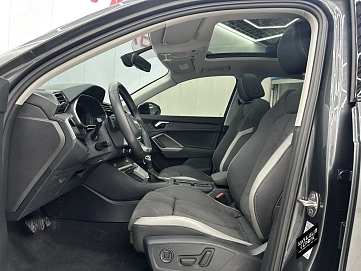 Audi Q3, 2022г, передний привод, робот