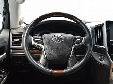 Toyota Land Cruiser, 2017г, полный привод, автомат