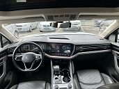 Volkswagen Touareg, 2020г., передний привод, автомат