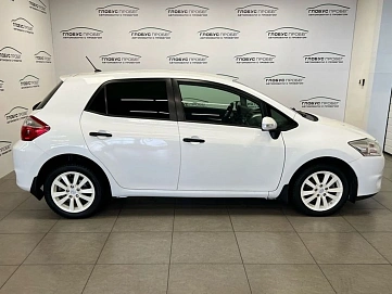 Toyota Auris, 2011г, передний привод, автомат