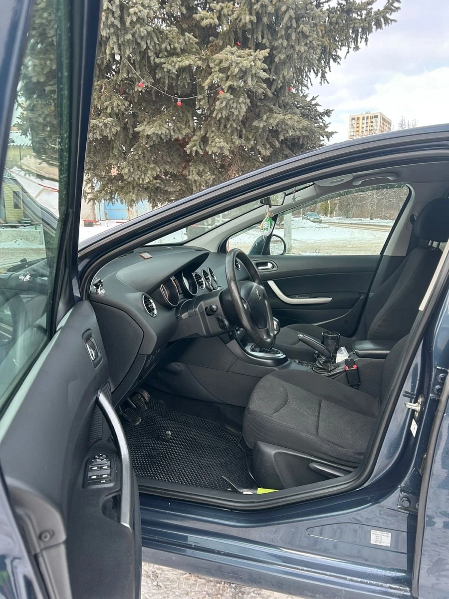 Peugeot 408, 2013г., передний привод, механика