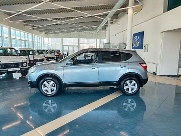 Nissan Qashqai, 2010г, передний привод, вариатор