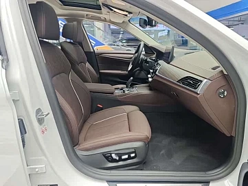 BMW 5 серии, 2021г, задний привод, автомат
