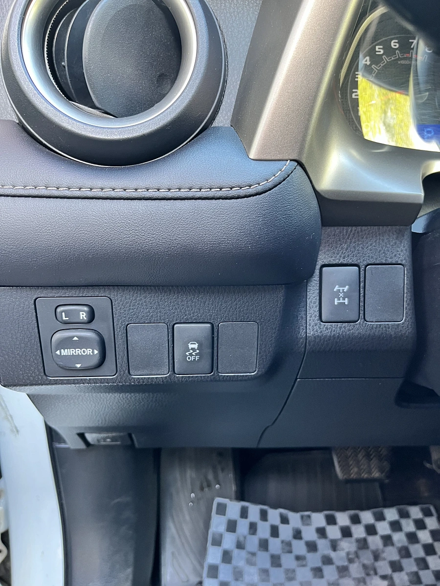 Toyota RAV4, 2013г., полный привод, вариатор