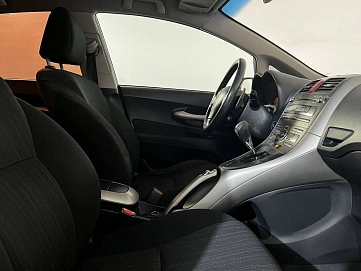 Toyota Auris, 2008г, передний привод, робот