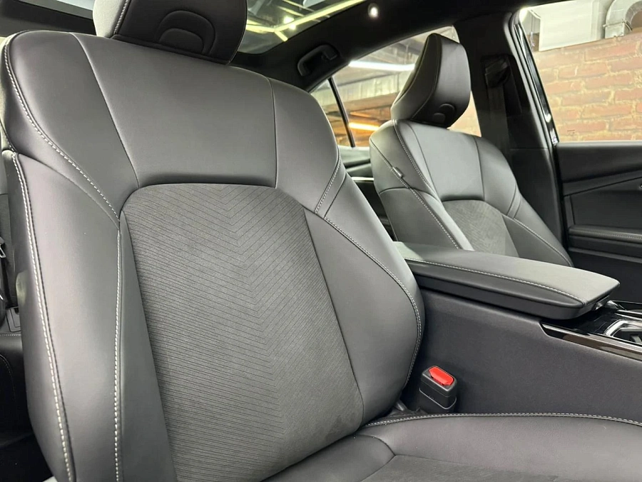 Toyota Camry, 2025г., передний привод, вариатор