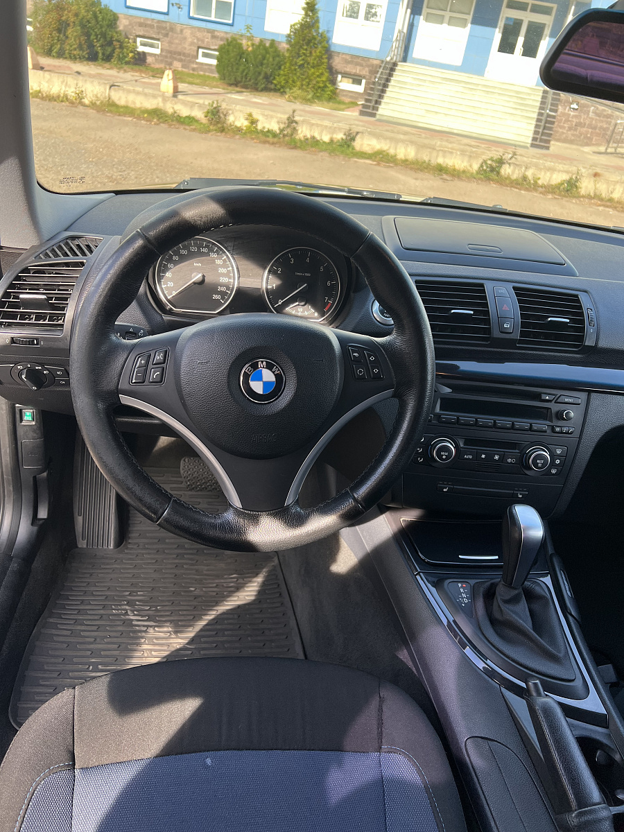 BMW 1 серии, 2008г., задний привод, автомат