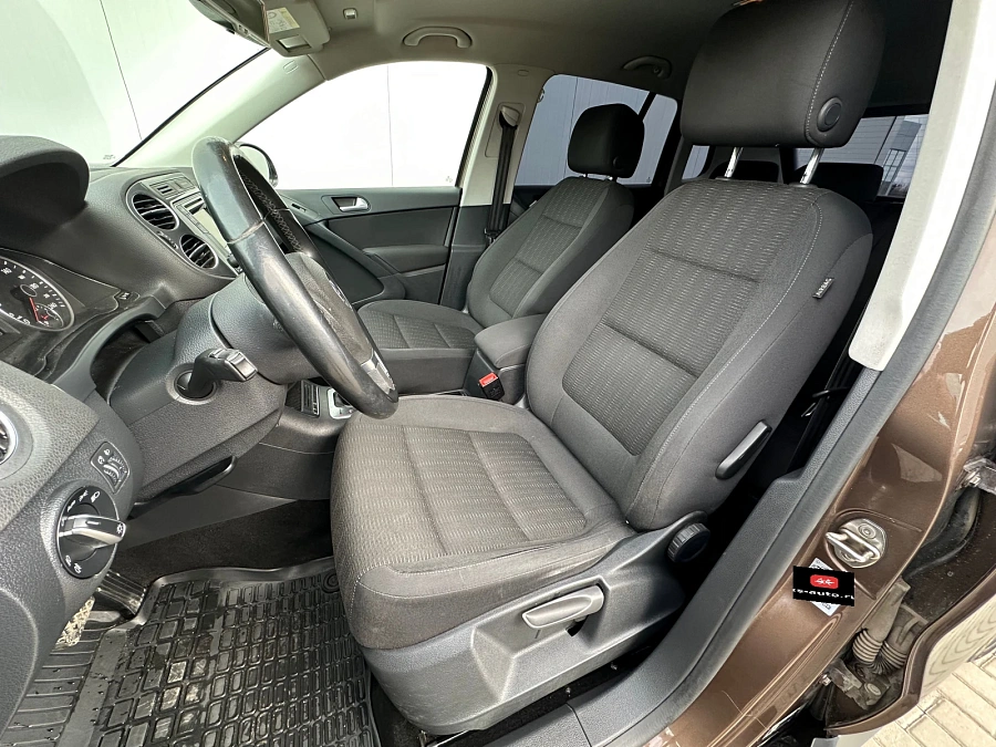 Volkswagen Tiguan, 2015г., полный привод, автомат