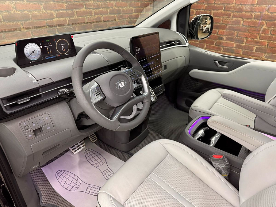 Hyundai Staria, 2023г., полный привод, автомат