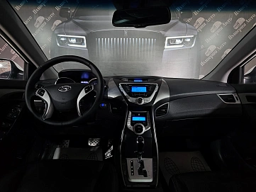 Hyundai Avante, 2011г, передний привод, автомат
