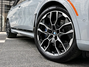 BMW X7, 2025г, полный привод, автомат