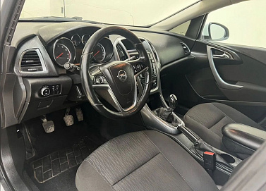 Opel Astra, 2013г, передний привод, механика
