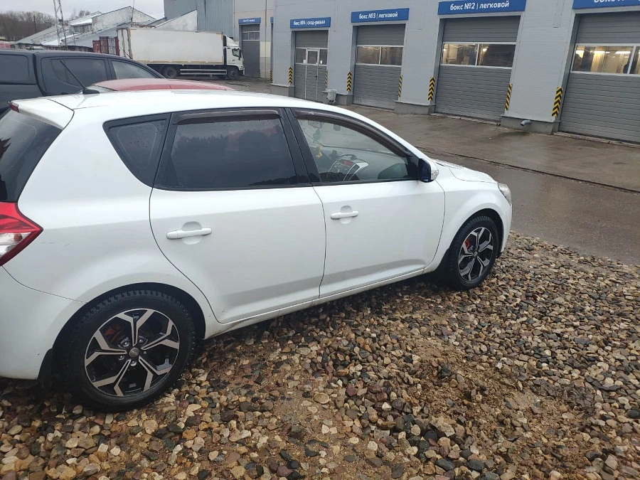 Kia Ceed, 2010г., передний привод, автомат