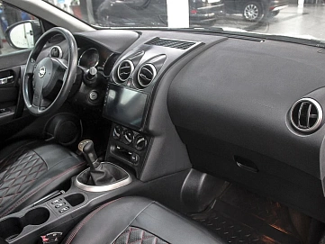 Nissan Qashqai, 2012г, передний привод, механика