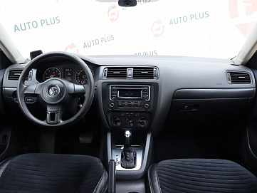 Volkswagen Jetta, 2014г, передний привод, автомат
