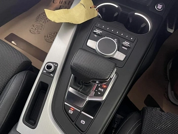 Audi A4, 2019г, передний привод, робот