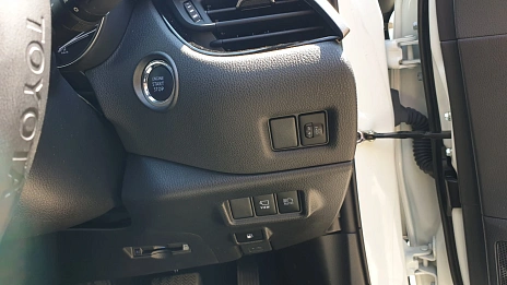Toyota C-HR, 2022г, полный привод, вариатор