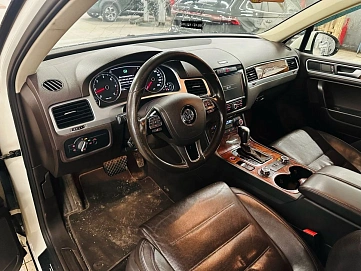 Volkswagen Touareg, 2011г, полный привод, автомат