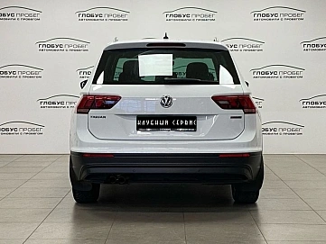 Volkswagen Tiguan, 2018г, передний привод, автомат
