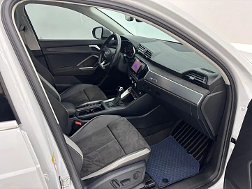 Audi Q3, 2022г, передний привод, робот