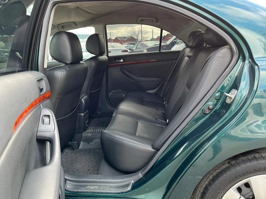 Toyota Avensis, 2005г., передний привод, автомат