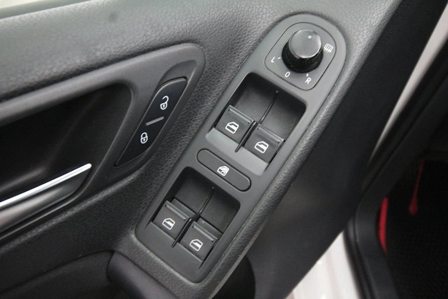 Volkswagen Golf, 2010г., передний привод, механика