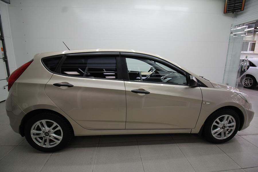 Hyundai Solaris, 2011г., передний привод, автомат