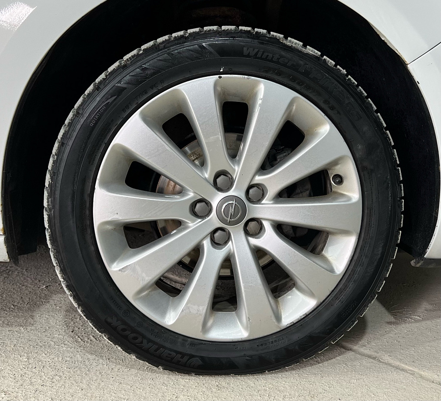 Opel Astra, 2011г., передний привод, автомат