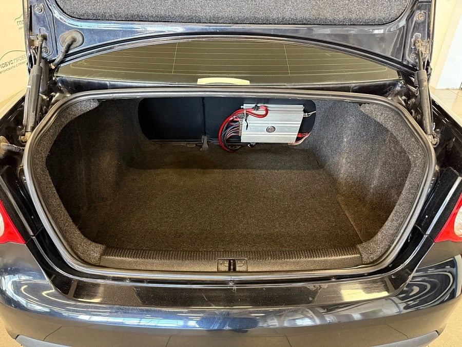 Volkswagen Jetta, 2009г., передний привод, механика