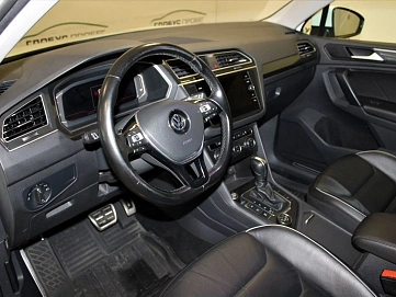 Volkswagen Tiguan, 2019г, передний привод, автомат