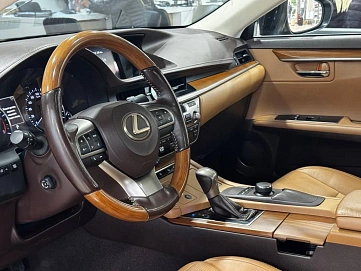 Lexus ES, 2017г, передний привод, автомат