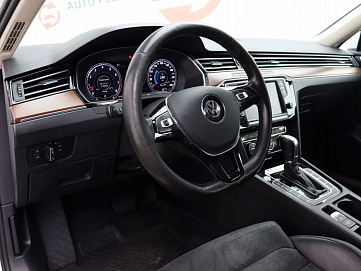 Volkswagen Passat, 2016г, передний привод, робот