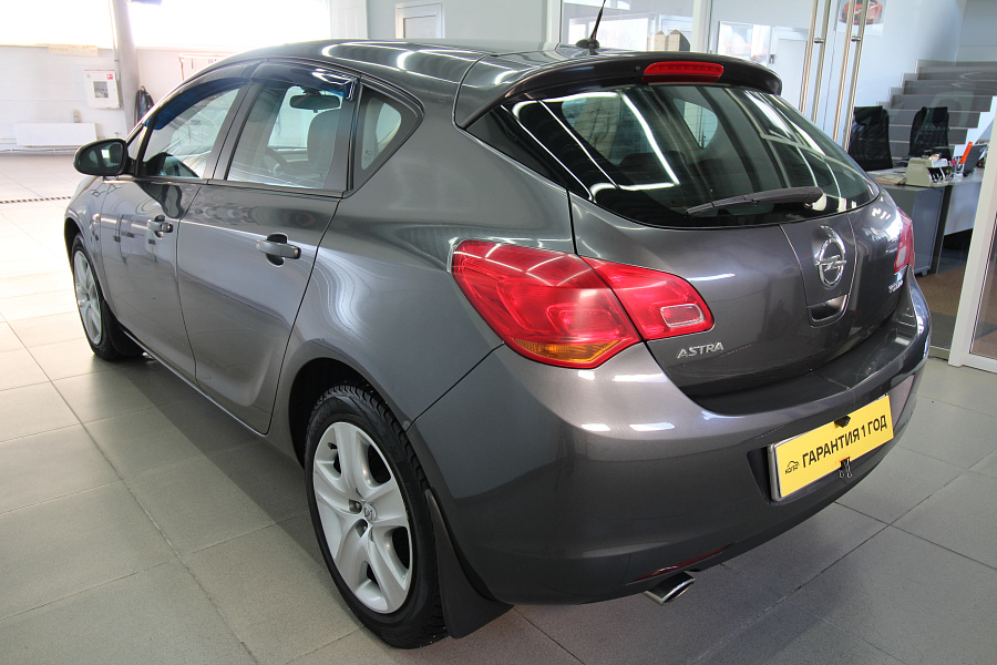 Opel Astra, 2012г., передний привод, автомат