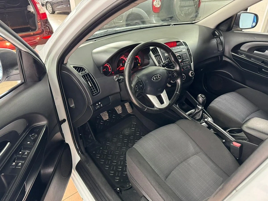 Kia Ceed, 2010г., передний привод, механика